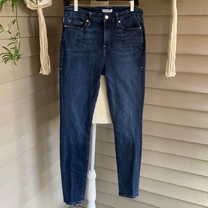 Good American Good legs skinny jeans.